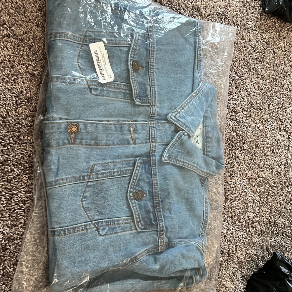 Women's Lightweight Denim Jacket, Comfortable & D… - image 3